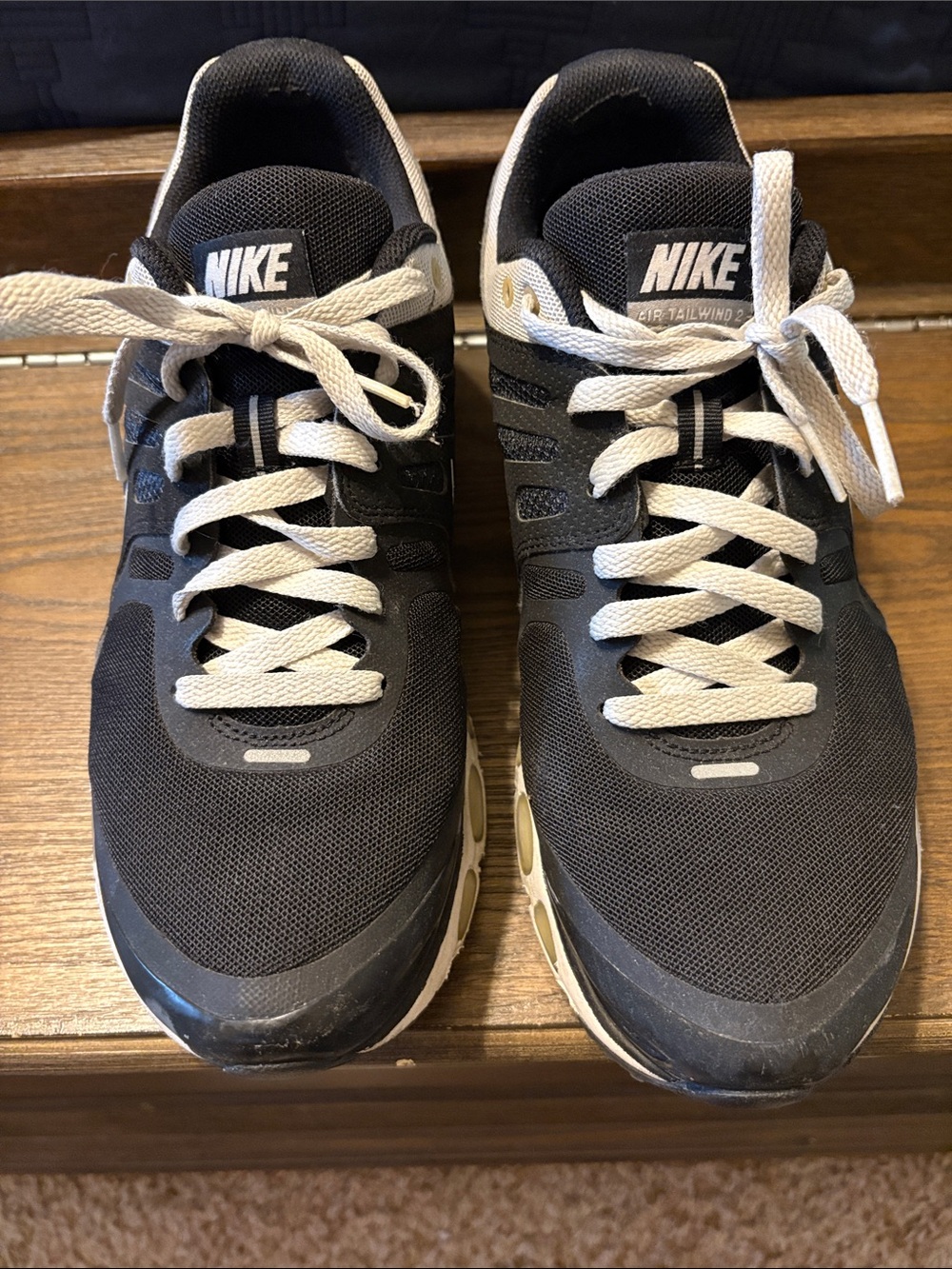Nike Men’s Black and Cream Casual Sneakers